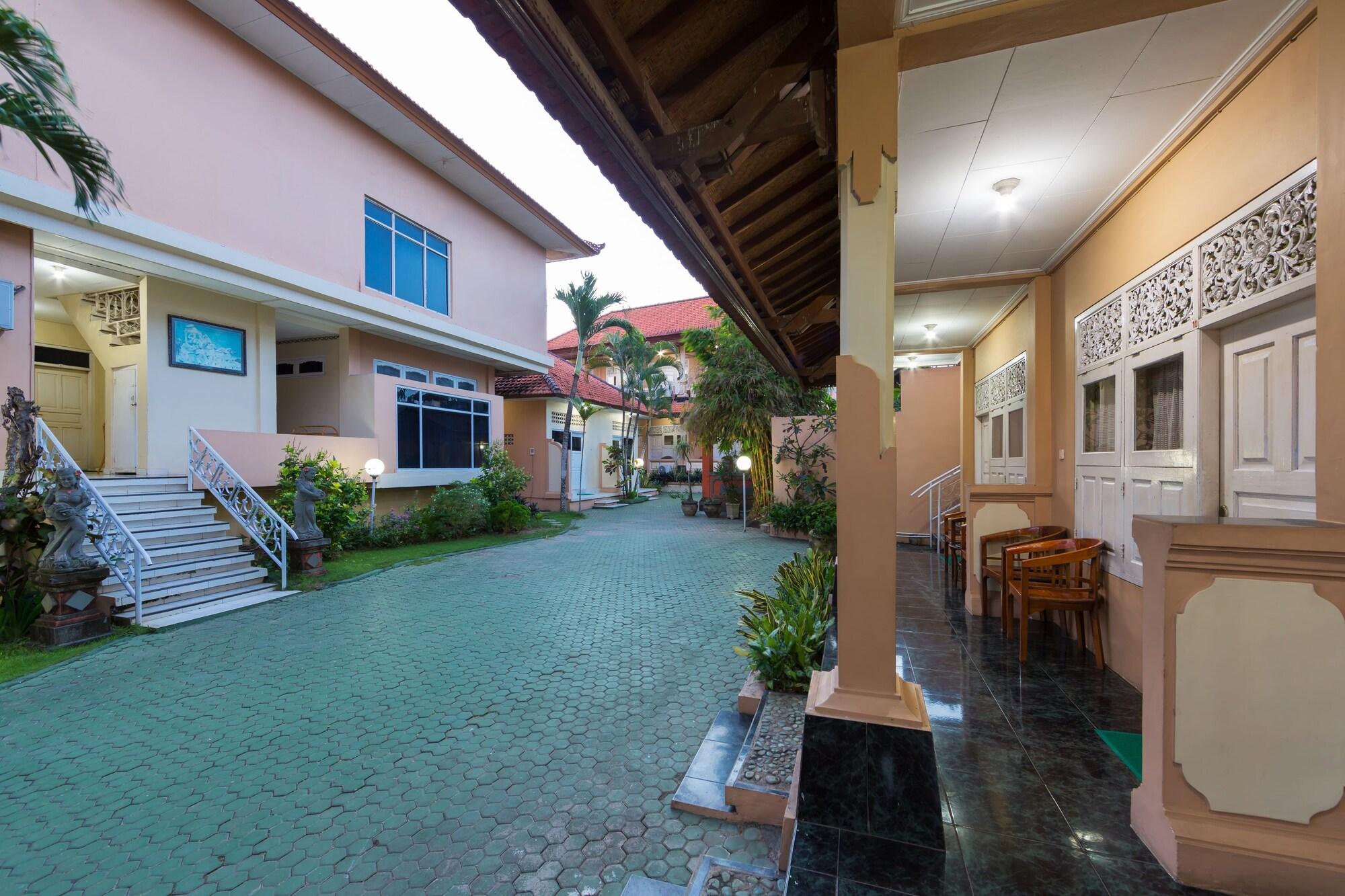 Oyo 3134 Puri Tamu Hotel Jimbaran Buitenkant foto