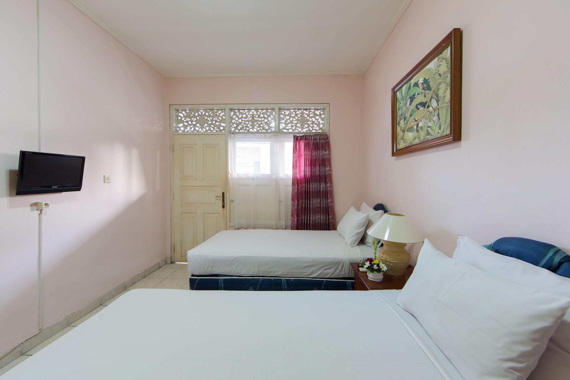 Oyo 3134 Puri Tamu Hotel Jimbaran Buitenkant foto