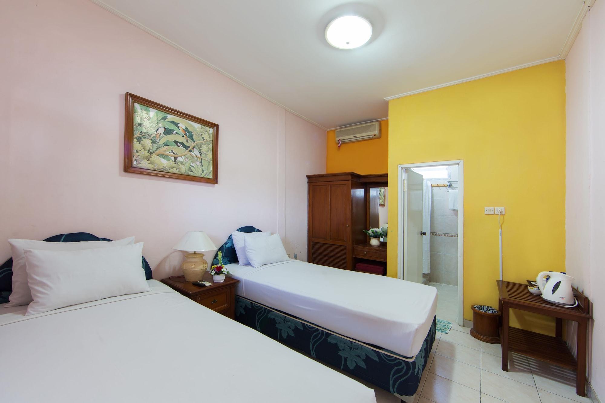Oyo 3134 Puri Tamu Hotel Jimbaran Buitenkant foto