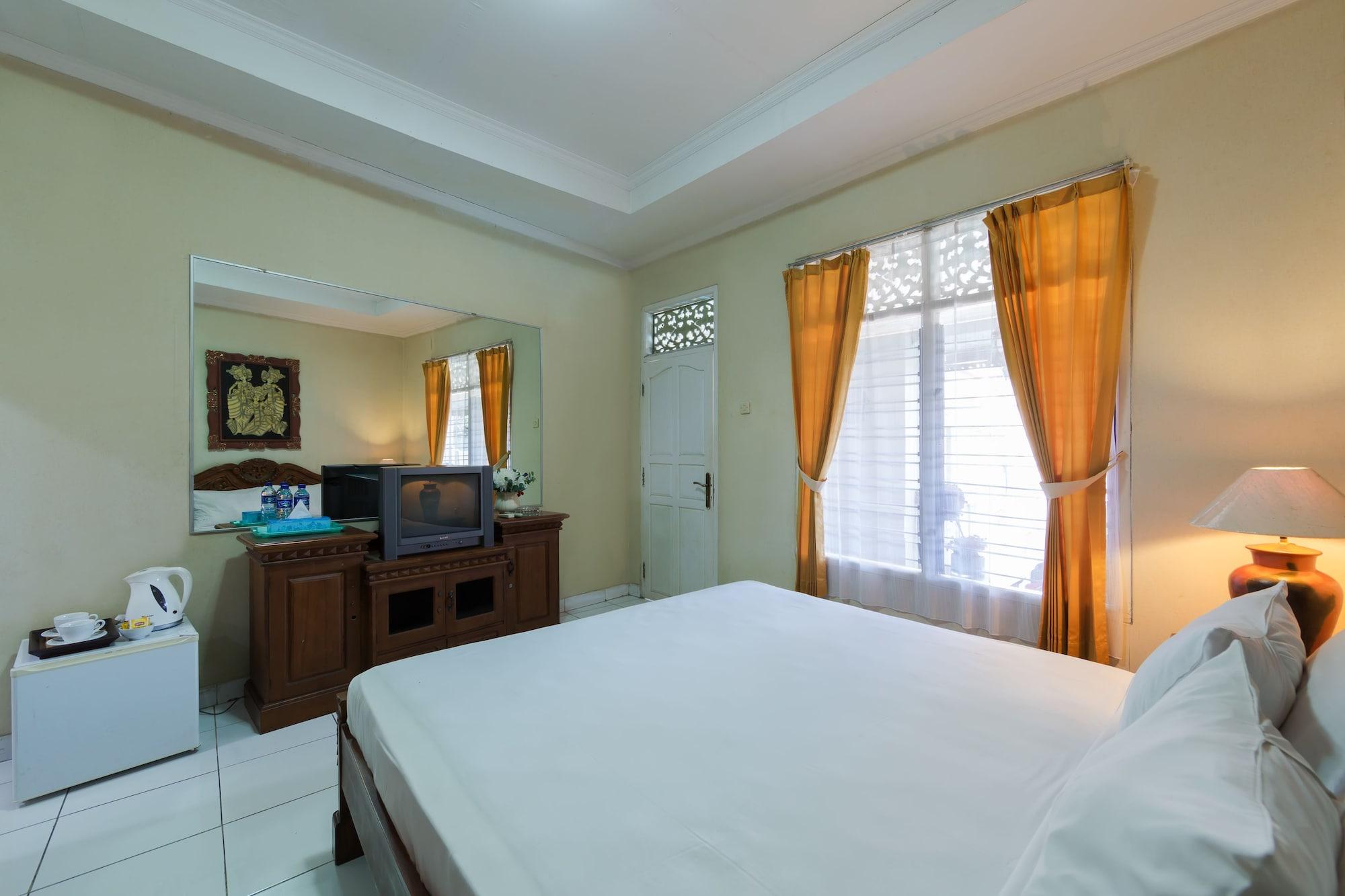 Oyo 3134 Puri Tamu Hotel Jimbaran Buitenkant foto