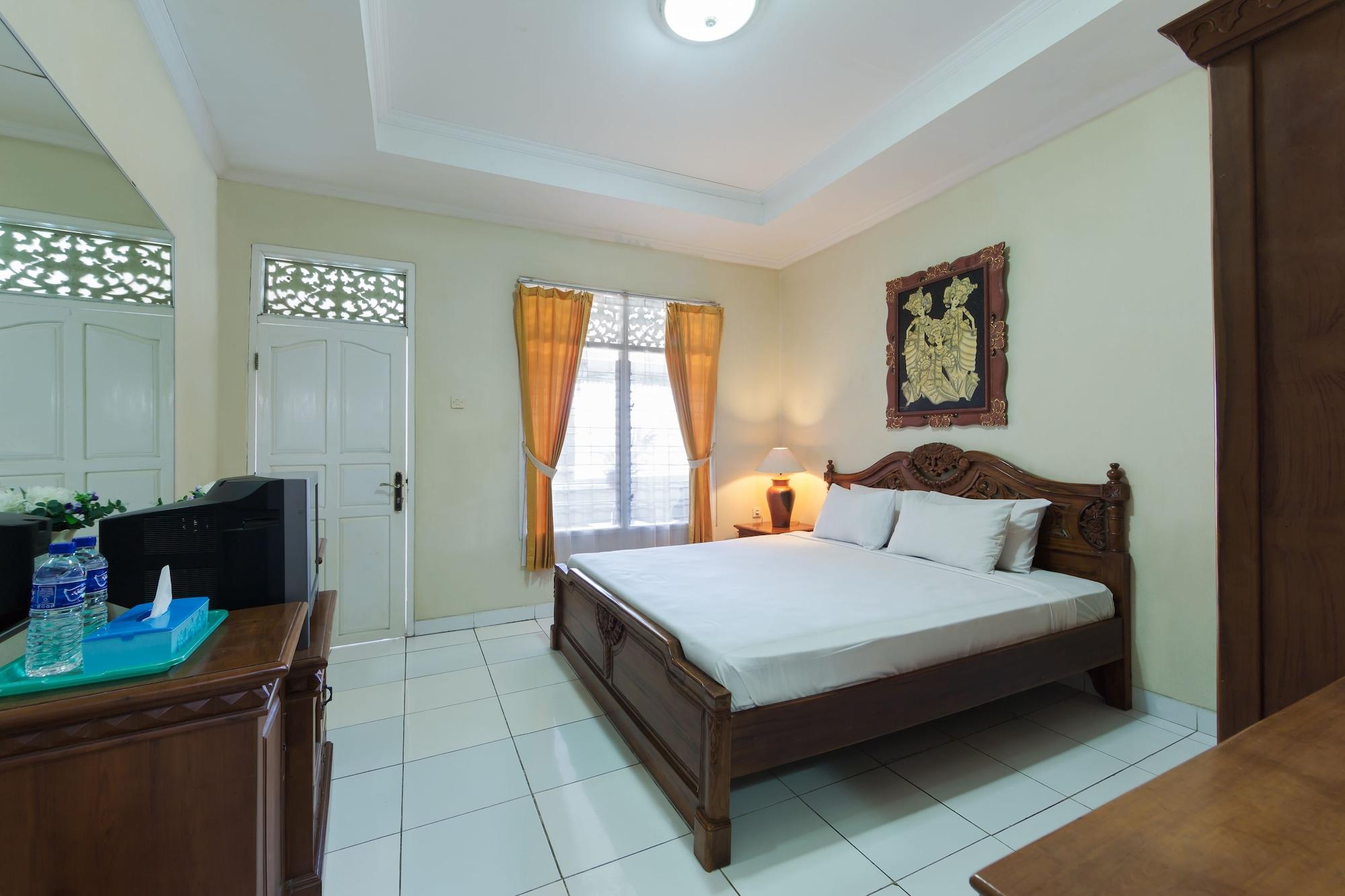 Oyo 3134 Puri Tamu Hotel Jimbaran Buitenkant foto