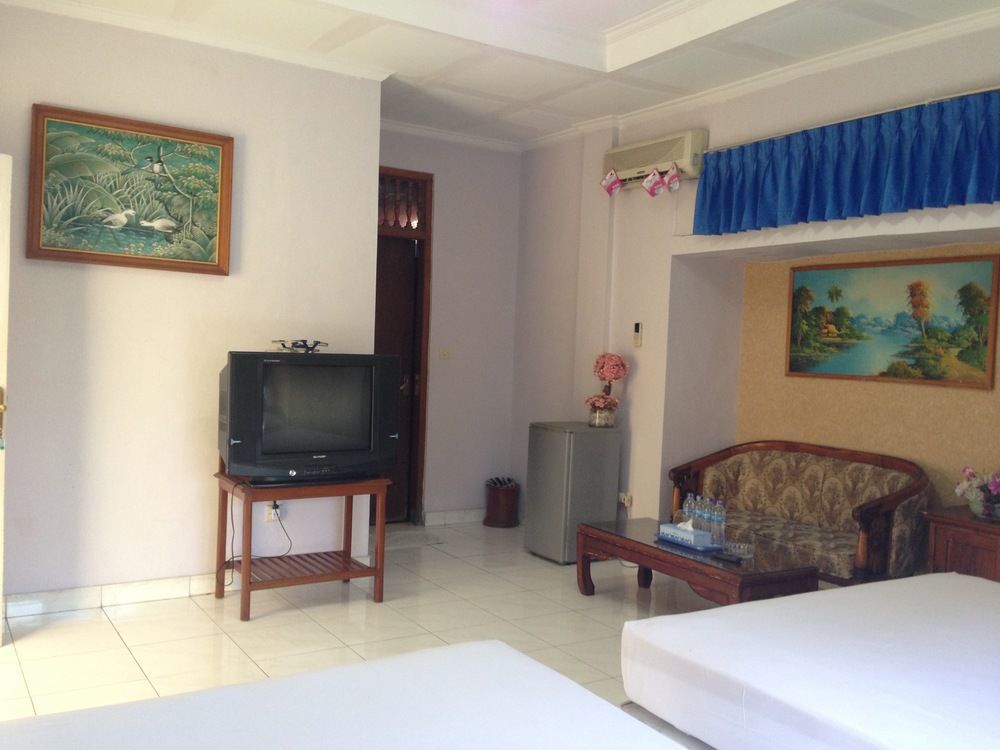 Oyo 3134 Puri Tamu Hotel Jimbaran Buitenkant foto