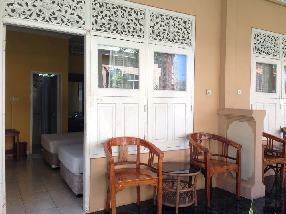 Oyo 3134 Puri Tamu Hotel Jimbaran Buitenkant foto